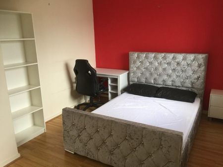 1 bedroom property with land to rent - Photo 2