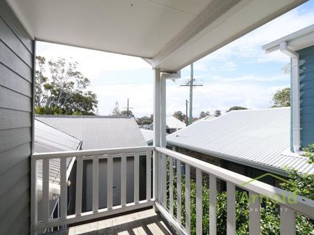 Beautiful 3 Bedroom Home in Merewether - Photo 2