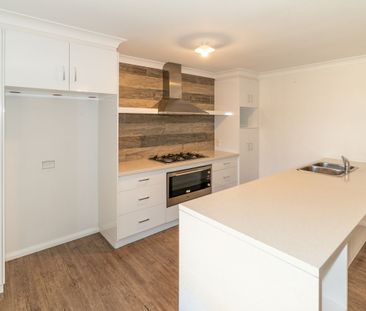 FAMILY HOME IN GOBBAGOMBALIN - Photo 6