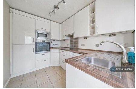 3 bedroom semi-detached house to rent - Photo 3