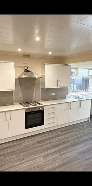 4 bedroom semi-detached house to rent - Photo 1