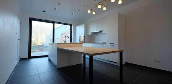 Huis te huur in Sint-Truiden voor € 1.300 met 4 slaapkamers - Photo 2