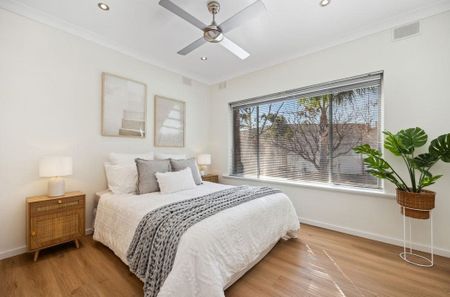 Light-Filled Upstairs Unit in a Fantastic Location! - Photo 5