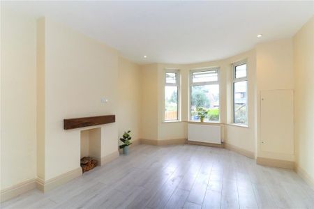 4 bedroom semi-detached house to rent - Photo 3