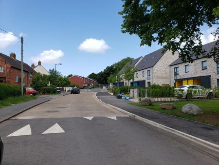 4 bedroom semi-detached house to rent - Photo 3