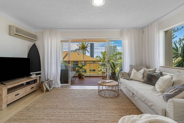 BEACHSIDE UNIT COOLANGATTA - Photo 1