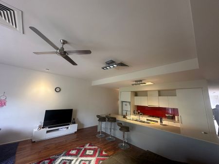 Spacious Three Bedroom Apartment in Convenient Location - Photo 4