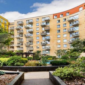 Modern 1 bed within a private luxury secure development mins to tube - Photo 2