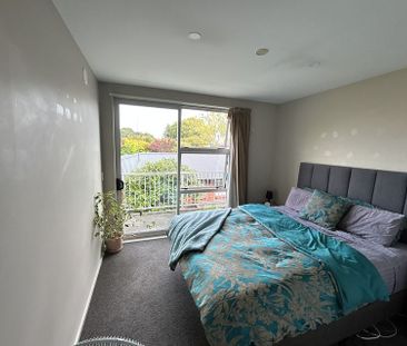 Modern, secure, 2 bedroom apartment - Photo 4