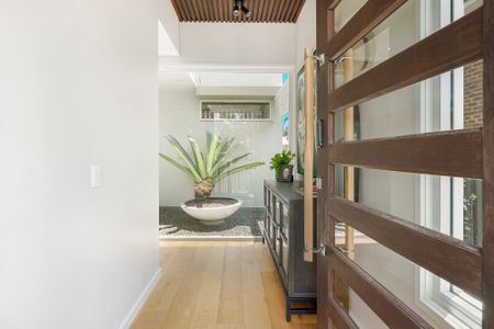 19 Seashell Avenue, Mermaid Beach QLD 4218 - House For Rent | Domain - Photo 4