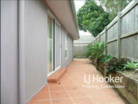 3 Bedroom Townhouse - Includes Pool and Tennis Court! - Photo 4