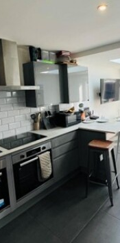 Southgate 1 bedroom semi-detached house to rent - Photo 1