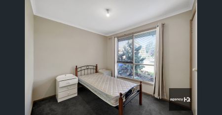 Stunning Family Home in Altona Meadows! - Photo 3