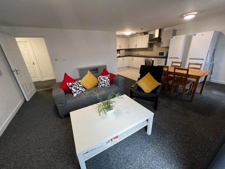 1 bedroom in a flat share to rent - Photo 3