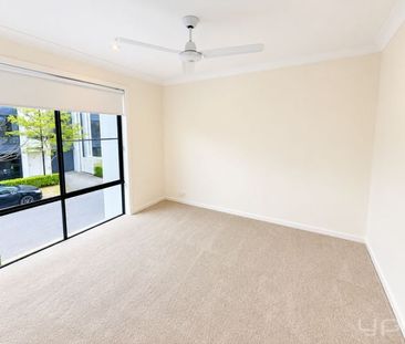 Modern 3 Bedroom Townhouse in the Heart of Pimpama - Photo 5