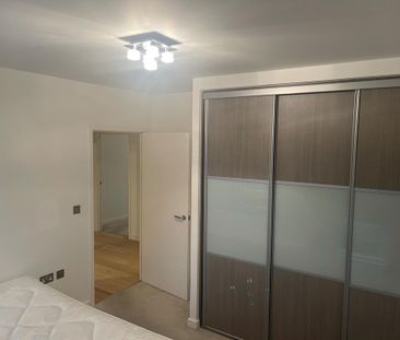 3 bedroom flat to rent - Photo 4