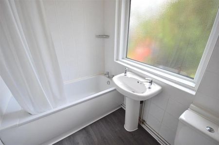 1 Bedroom Apartment To Let - Photo 5