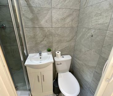 Studio Flat, Queensbury Road, HA0 - Photo 1