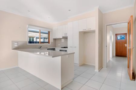 3 Bed, 2 Bath - Photo 4