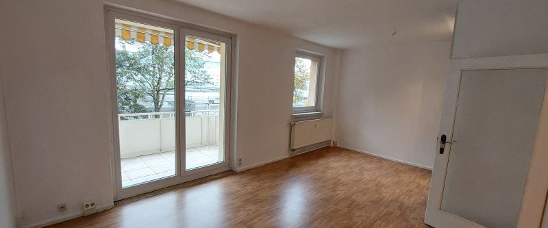 EBK / Balkon / Aufzug - Foto 1
