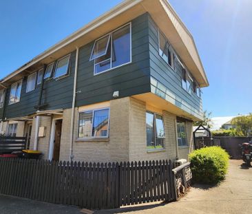 Sunny 2-Bedroom Home in Waltham – Comfort and Convenience Await! - Photo 6