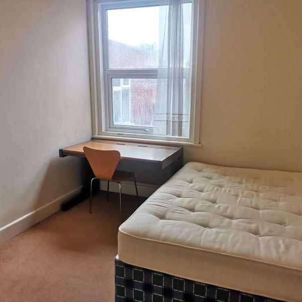 Bedroom First Floor Flat In Moordown, BH9 - Photo 1