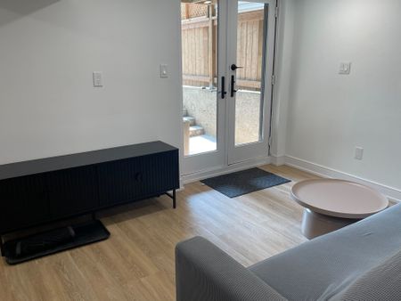 For Lease - 6 Edgewood Gardens Unit# B, Toronto, Ontario - Photo 2