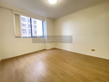 Large One Bedroom plus Huge Study with city views - Photo 4