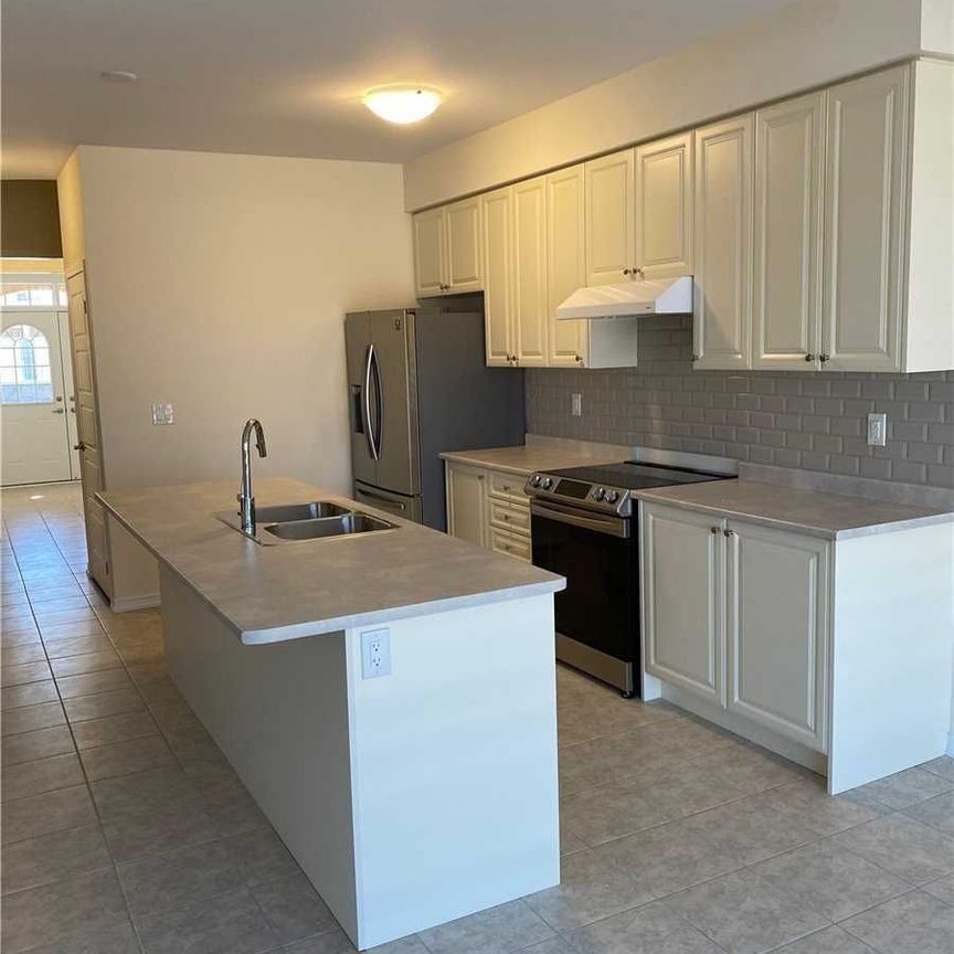 For Lease - 23 Seanesy Drive, Thorold, Ontario - Photo 1