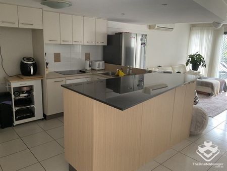 3 BEDROOM 2 BATHROOM TWO STOREY APARTMENT ON KAWANA ISLAND - Photo 5