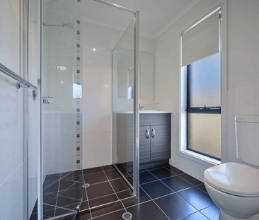 3 Bedroom and 3 Bathroom House for Rent in Whyalla Norrie - Photo 6