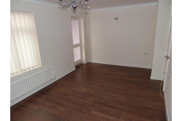 2 bedroom end of terrace house to rent - Photo 1