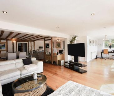 4 bedroom detached house to rent - Photo 2