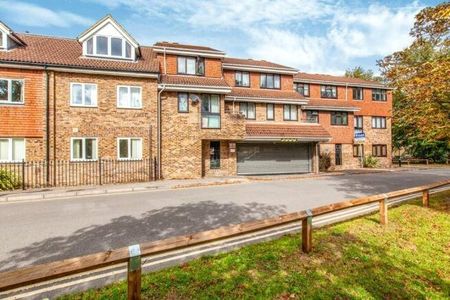 Leacroft, Staines-upon-Thames, Surrey, TW18 4NX - Photo 5