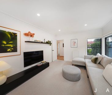 Unbeatable Yarraville Lifestyle - Photo 3