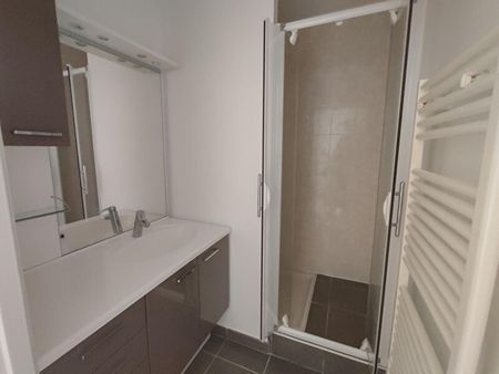 Location Appartement 5 pièces 91m² - Photo 3