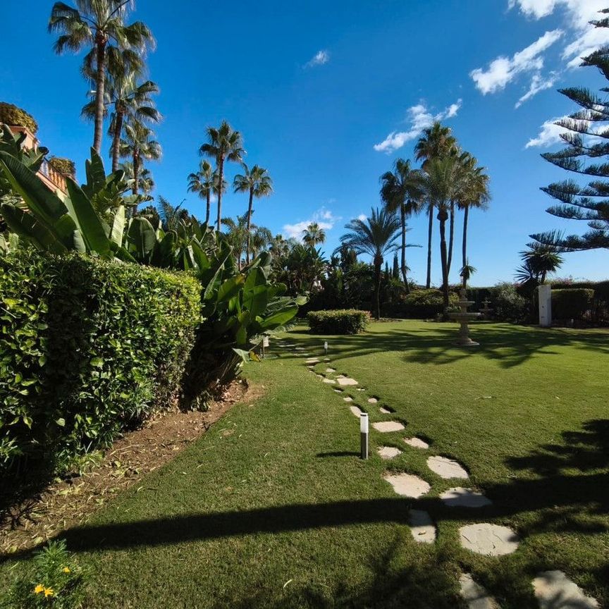 Apartamento de alquiler en Calle Edgar Neville, S/n, Puerto Banús - Photo 1