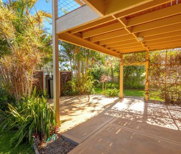 Walk to the Beach - Flexible Family Living in the Heart of Old Bar - Photo 4
