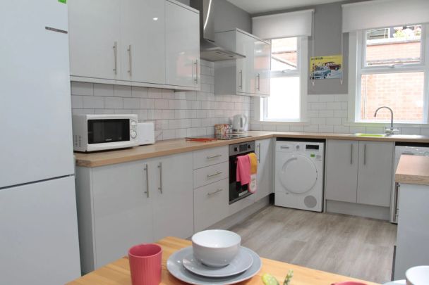 College Avenue (4 bed) - Photo 1