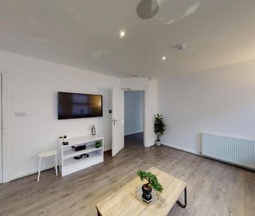 8 bedroom house to rent - Photo 1