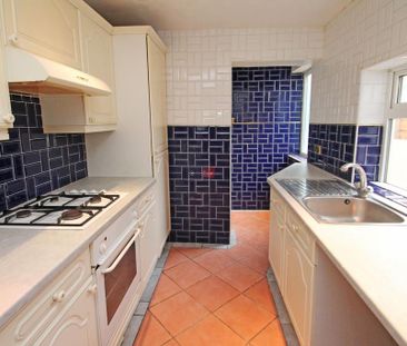 3 bedroom terraced house to rent - Photo 2