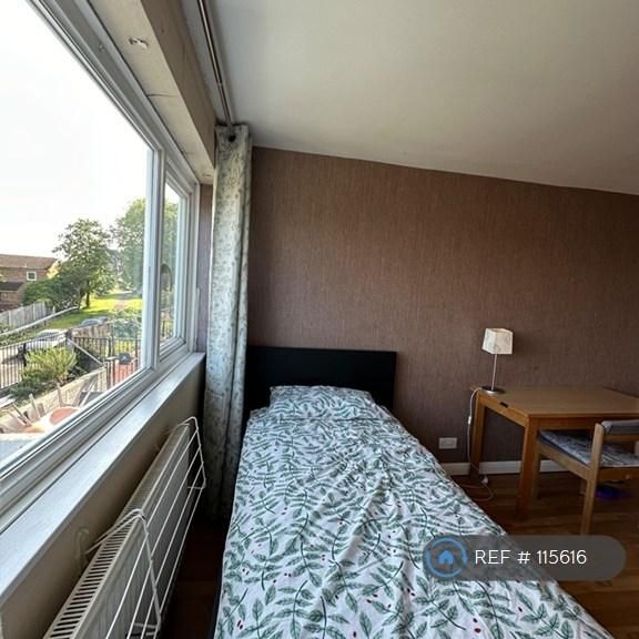 1 bedroom in a house share to rent - Photo 1