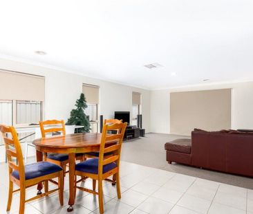 Stylish 3-Bedroom Home with 2 Bathrooms and Double Garage - Photo 6