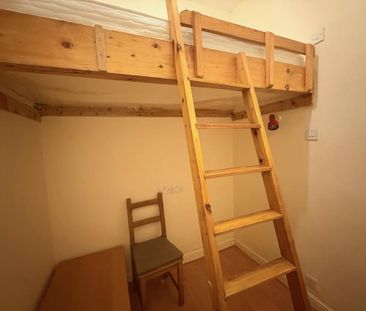 3 bedroom flat to rent - Photo 4