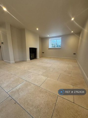 3 bedroom detached house to rent - Photo 2