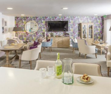 2 bedroom retirement property to rent - Photo 2