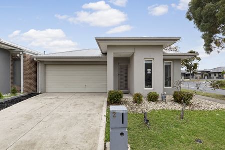 Spacious 4-Bedroom Home with Natural Light in Lalor - Photo 2