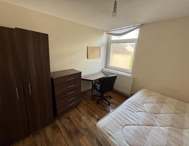 1 bedroom in a house share to rent - Photo 1