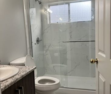 9082 144 Street, Surrey (Ground level suite) - Photo 6