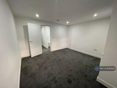2 bedroom end of terrace house to rent - Photo 5
